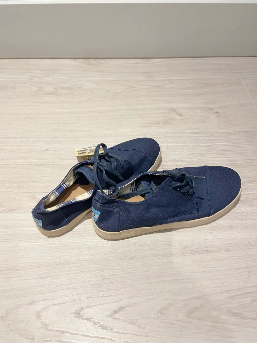 NEW TOMS women’s Navy Canvas Shoes thumbnail
