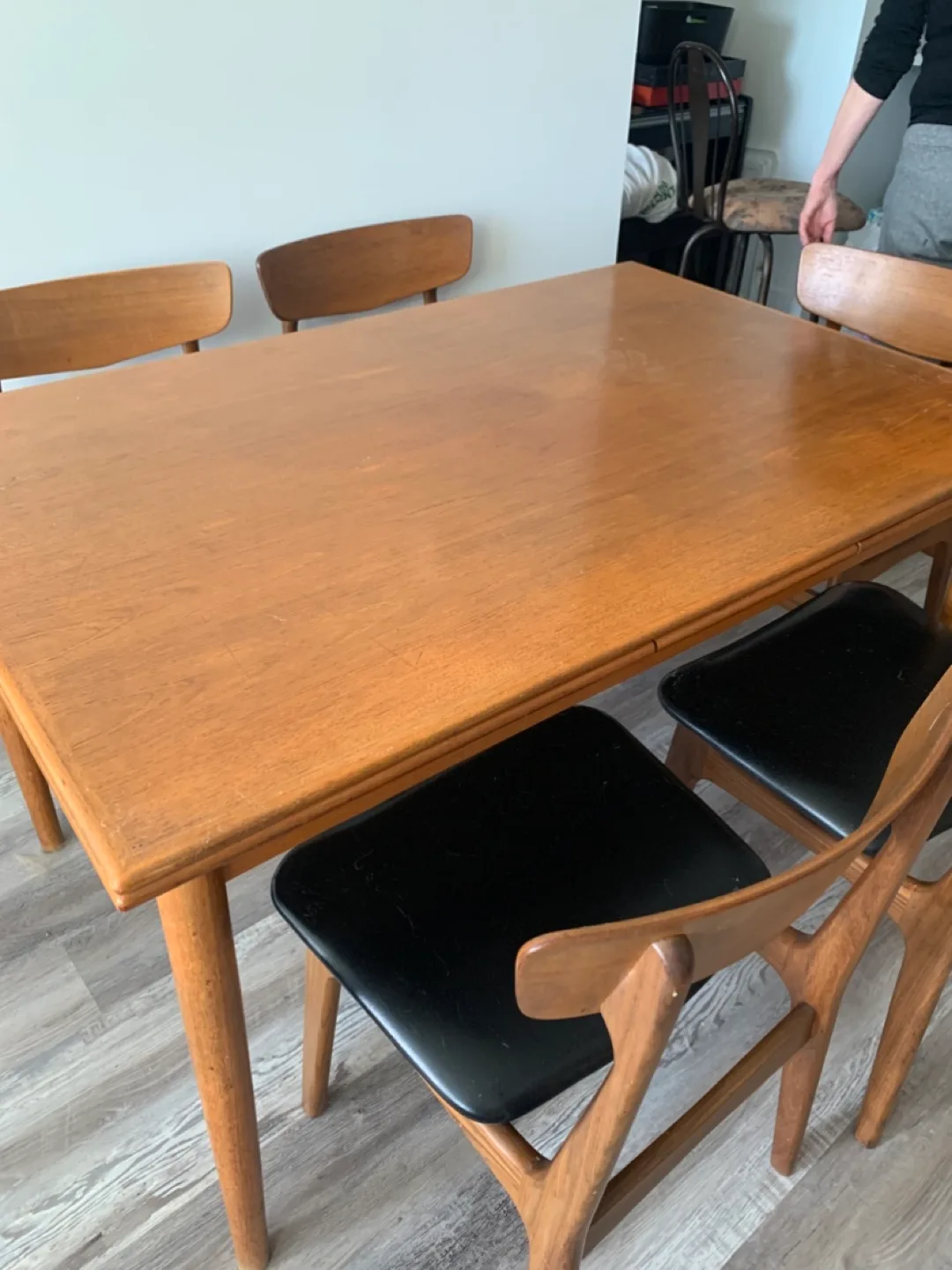 Beautiful teak table and 4 chairs thumbnail