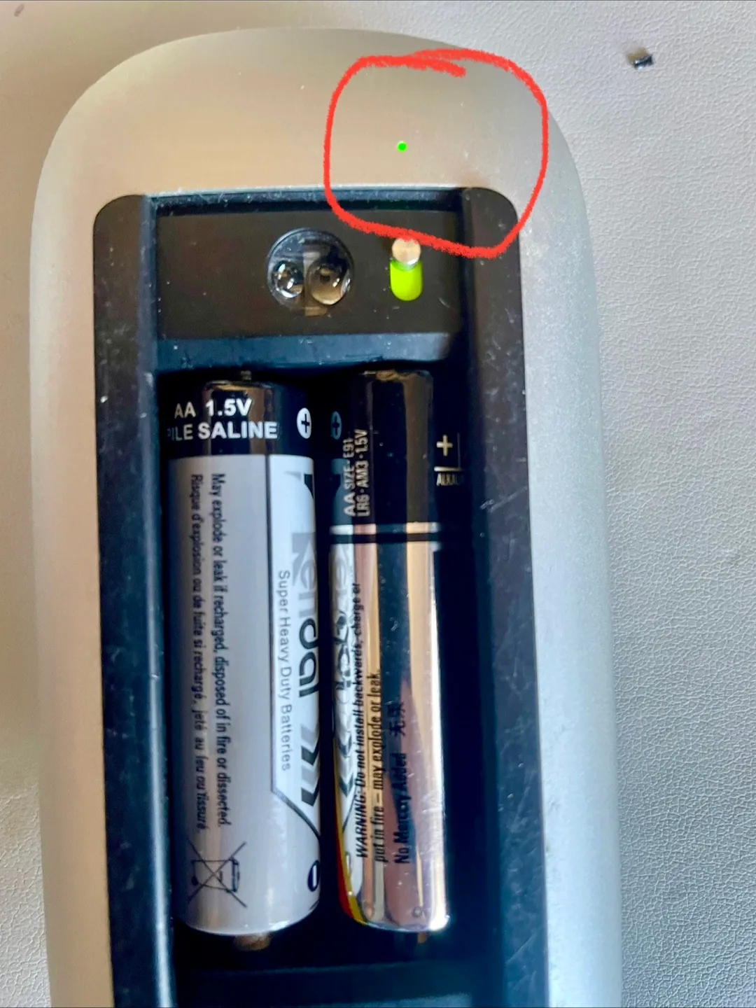 Apple Wireless Mouse model No A1296 3Vdo image indicator(3)