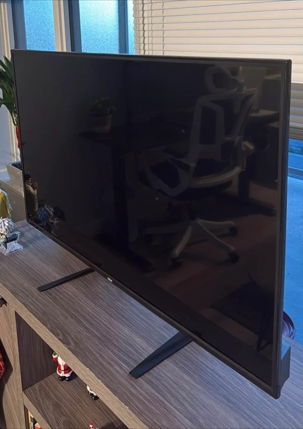 4K (UHD) TV with Apple TV image indicator(4)