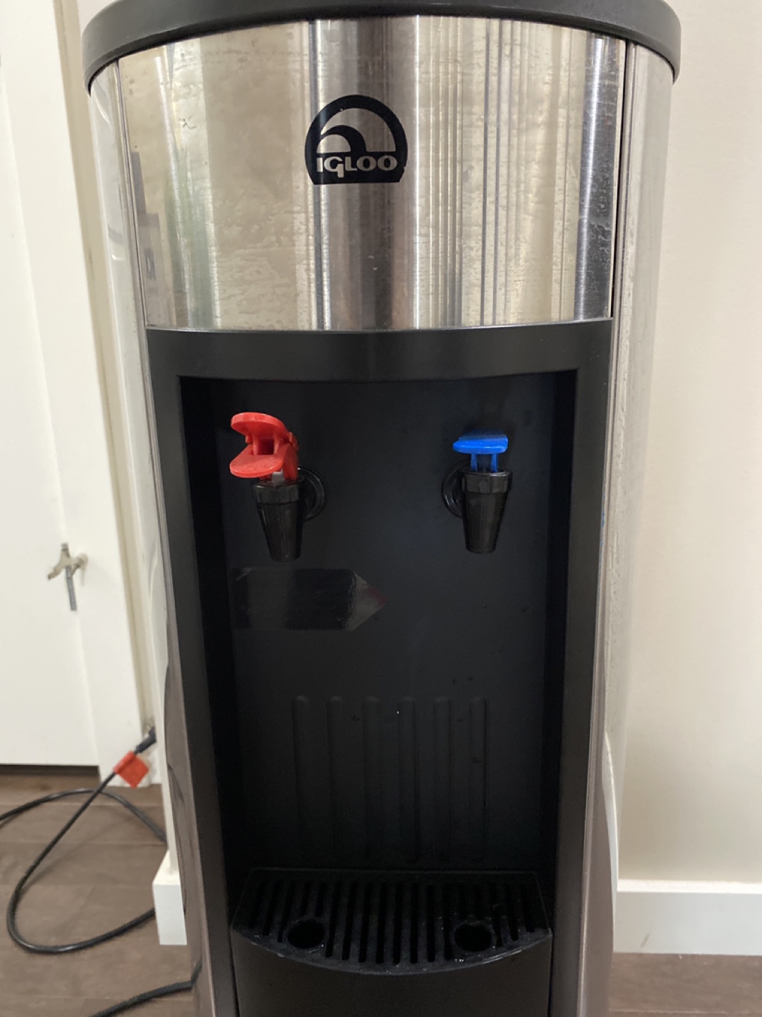 Igloo Water Dispenser - photo 2