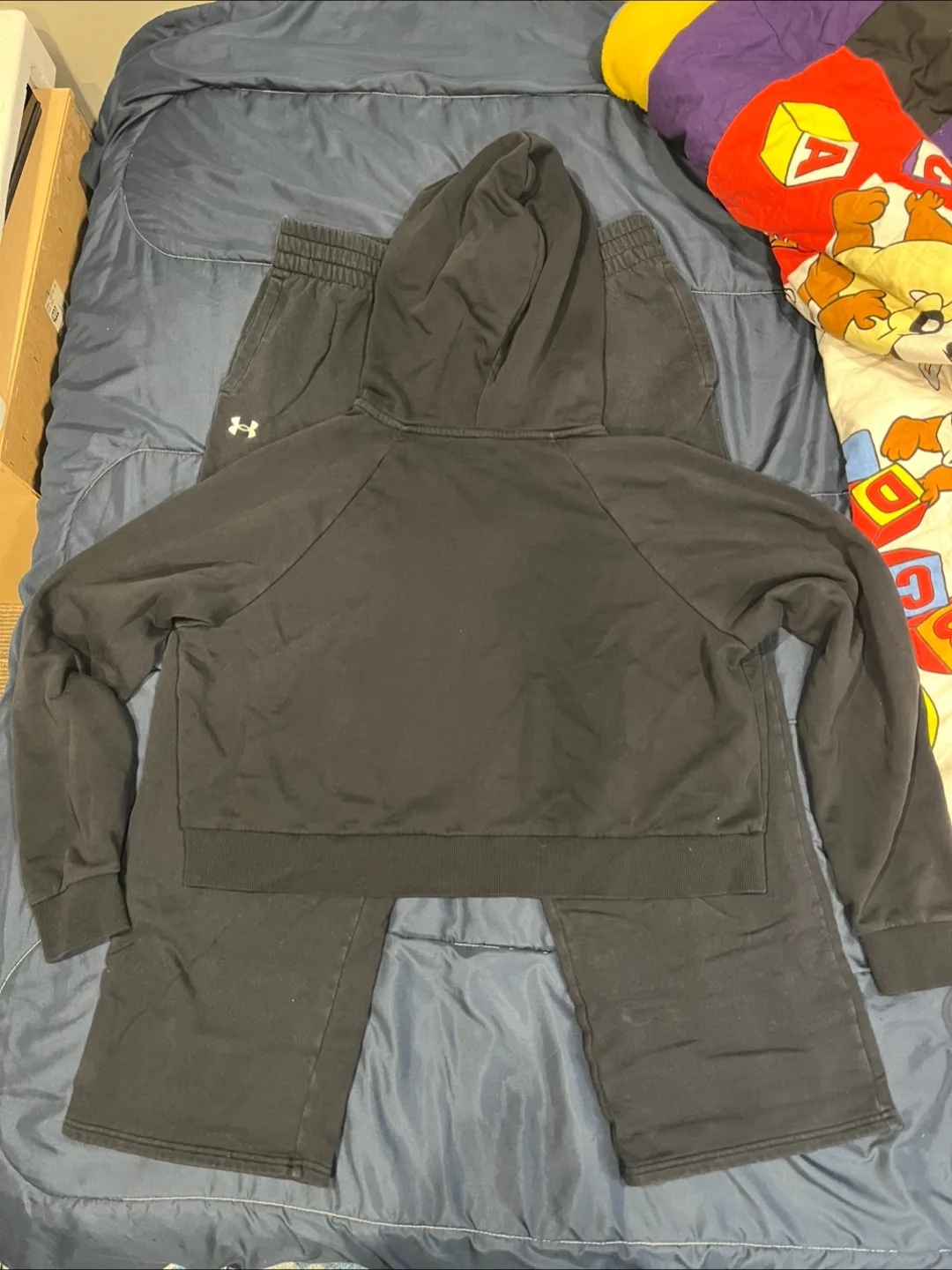 XL woman Under Armour Matching Hoodie and Joggers Set image indicator(2)