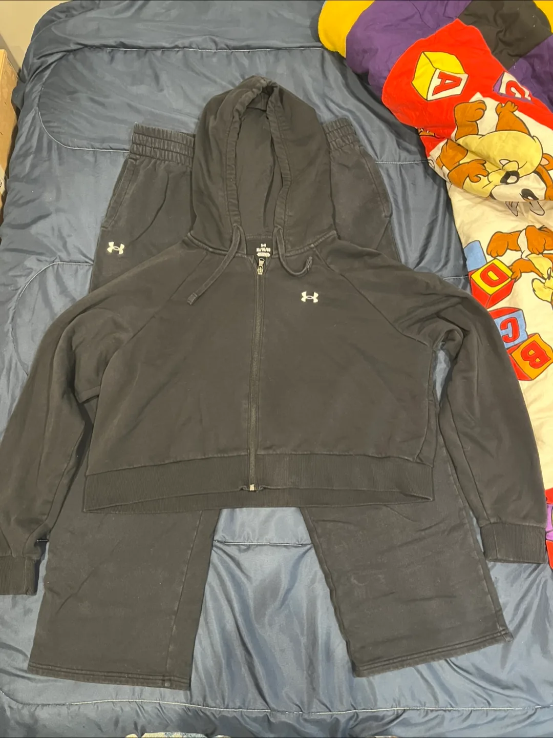 XL woman Under Armour Matching Hoodie and Joggers Set thumbnail