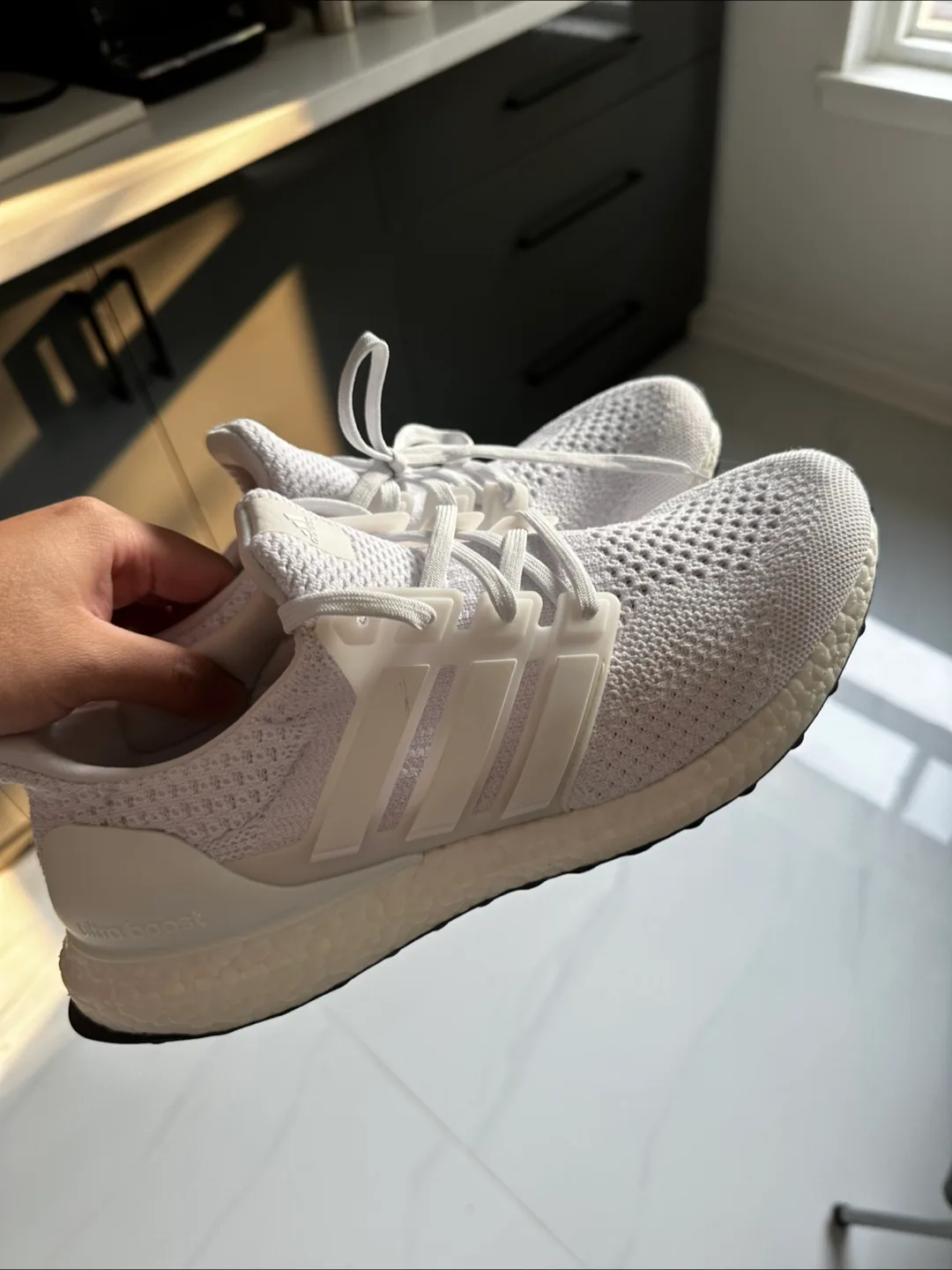 Adidas Ultraboost DNA 5.0 Men’s Size 10.5 thumbnail