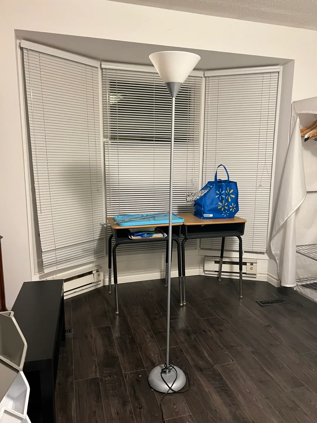 Floor Lamp thumbnail