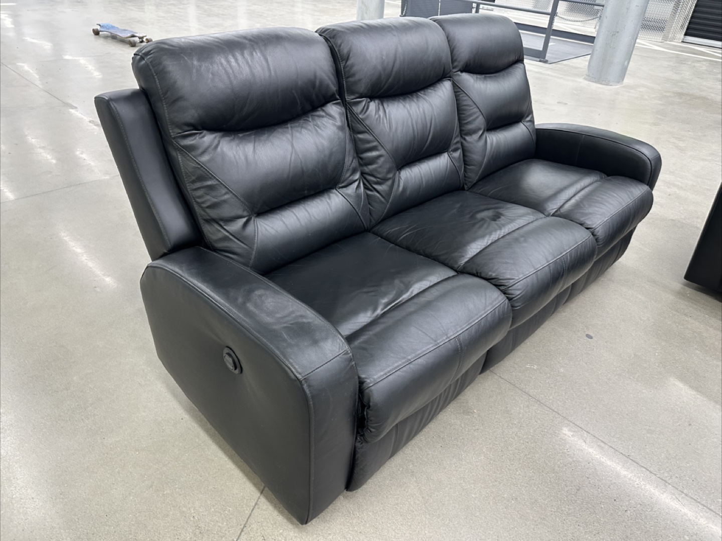 Electric Black Leather Recliner Couch - photo 3
