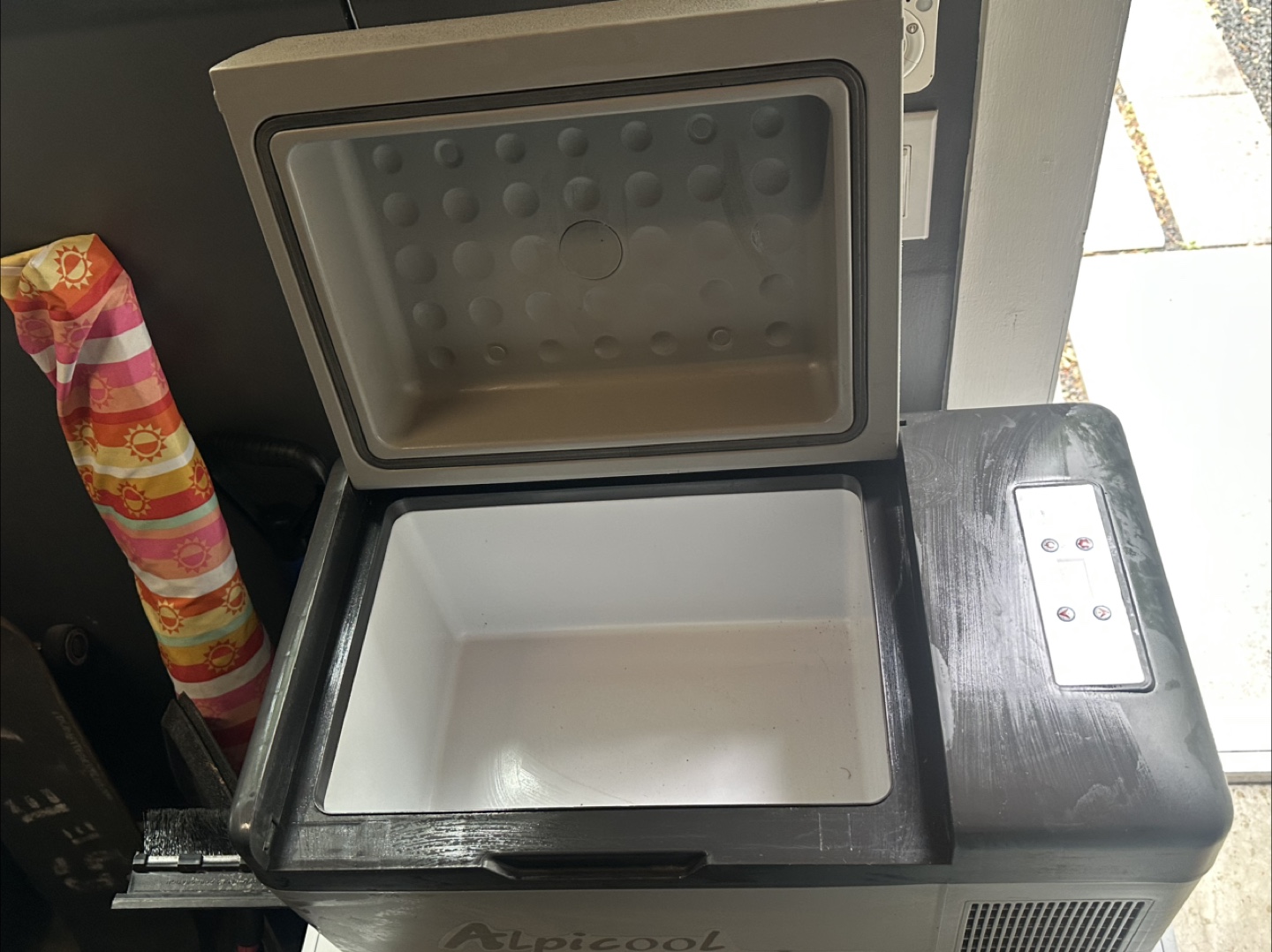 Alpicool 15L Portable Fridge/Freezer – Great Condition - photo 4