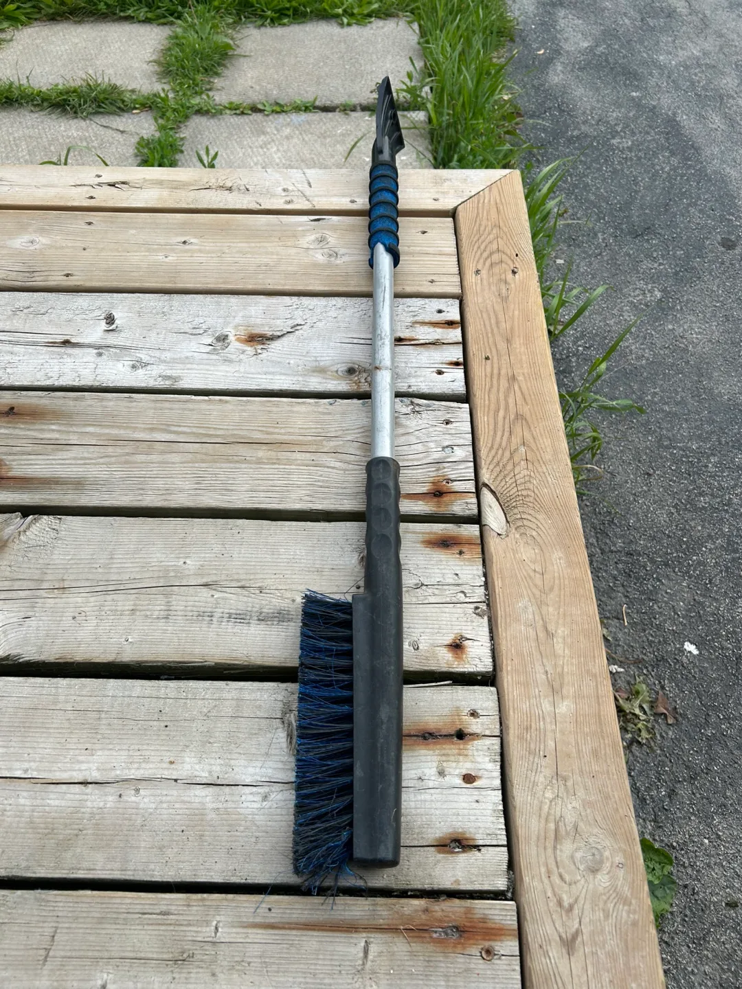 Ice Scraper with Brush #freecycle thumbnail