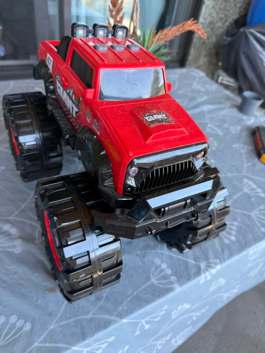 Giant Red Monster Truck image indicator(3)
