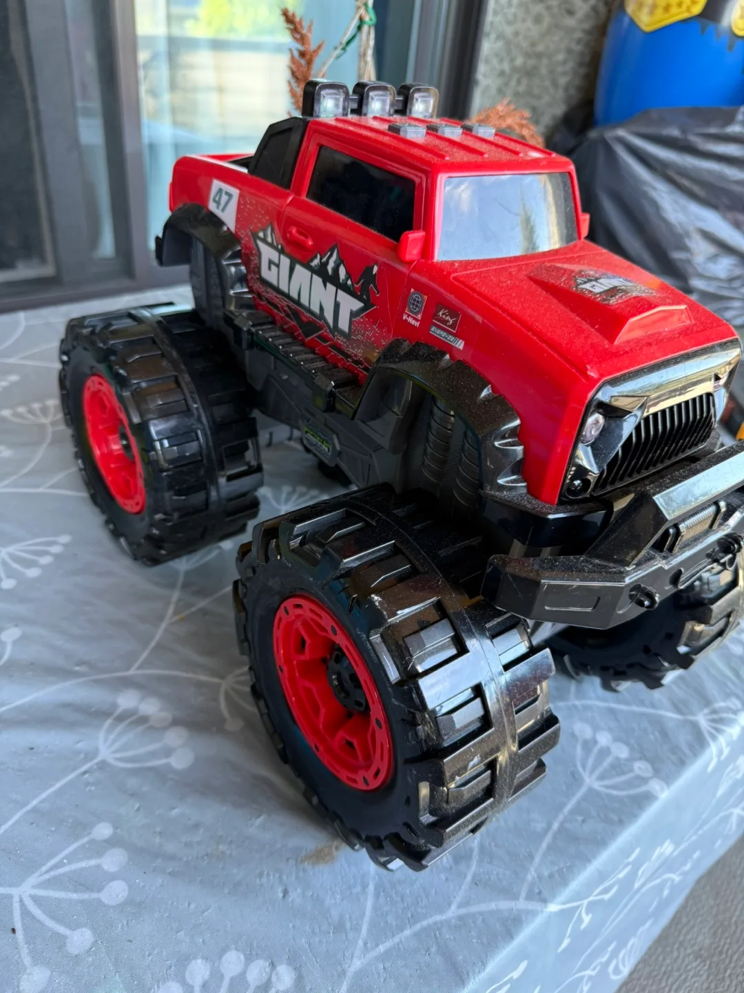 Giant Red Monster Truck image indicator(2)