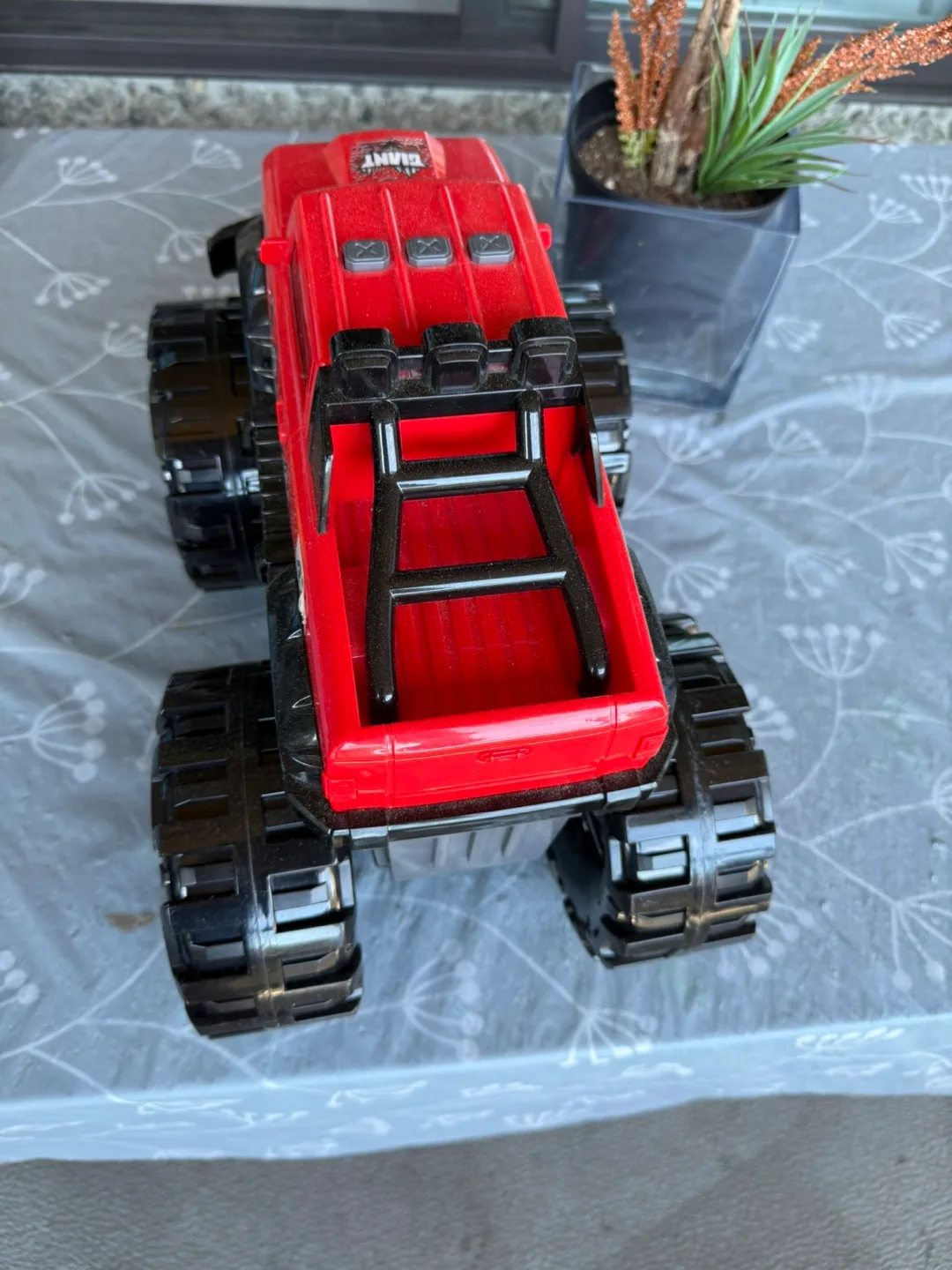 Giant Red Monster Truck image indicator(5)