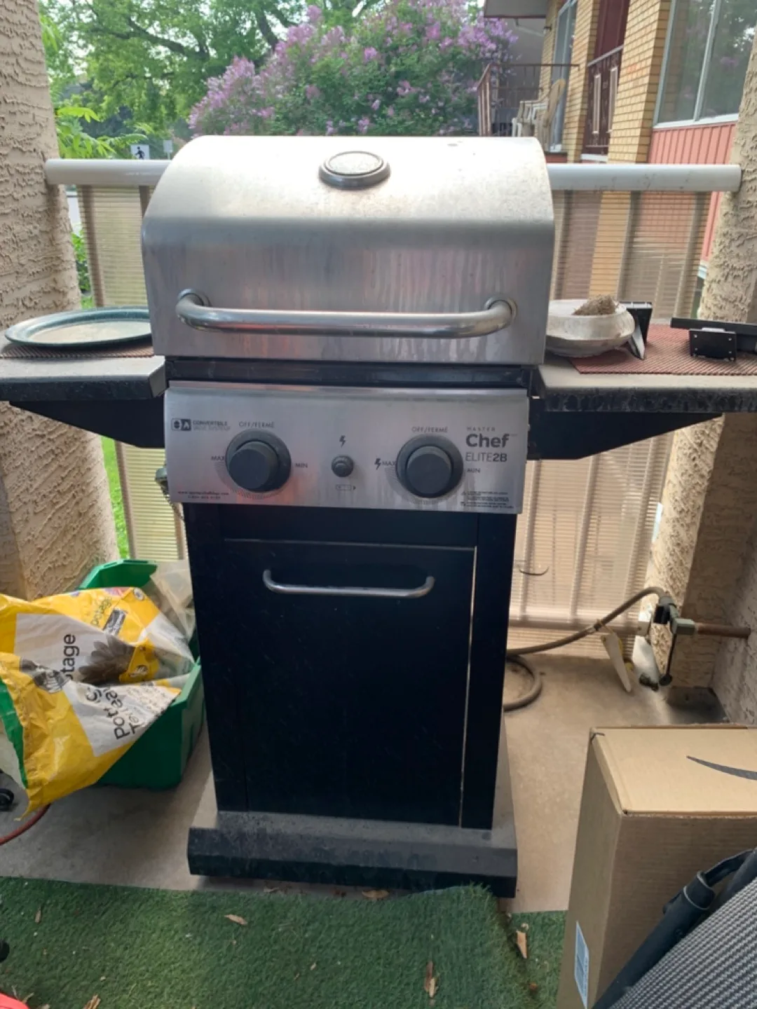 Outdoor Patio Swivel Chair with Red Cushion