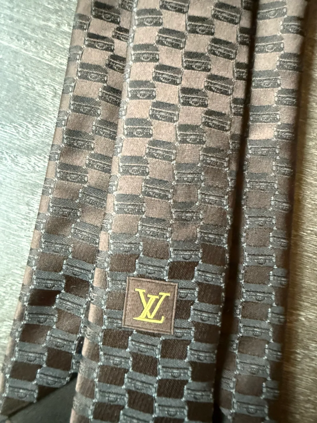 Louis Vuitton Brown Checkered Tie silk like new image indicator(5)