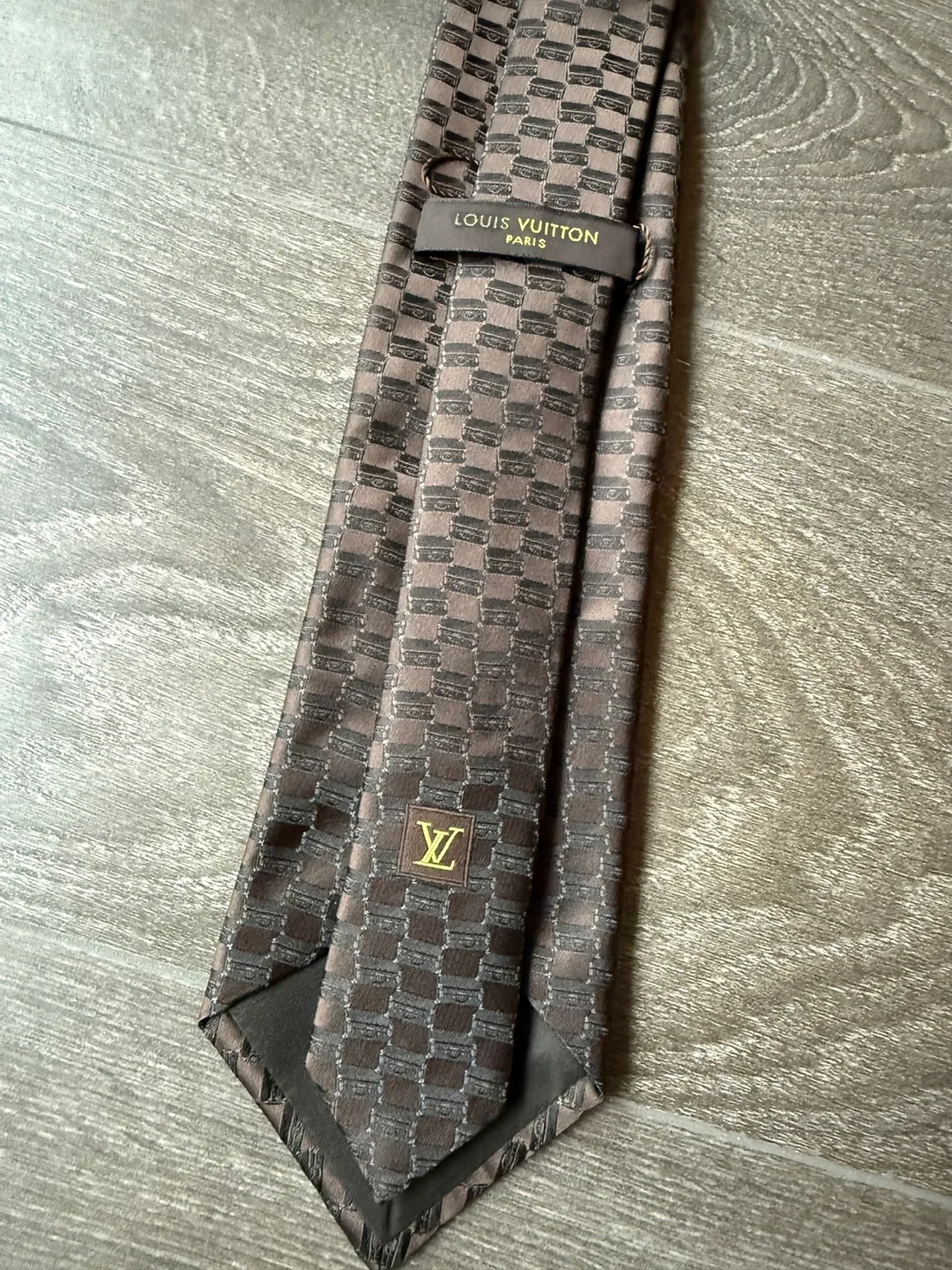Louis Vuitton Brown Checkered Tie silk like new image indicator(4)