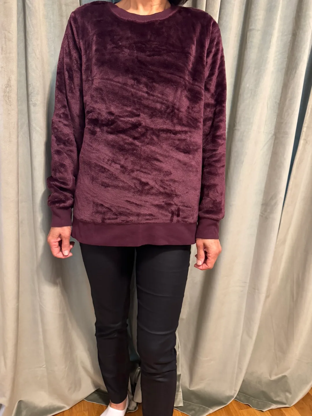 Fuzzy Purple Gaiam Sweater - Excellent Condition (Size L) thumbnail