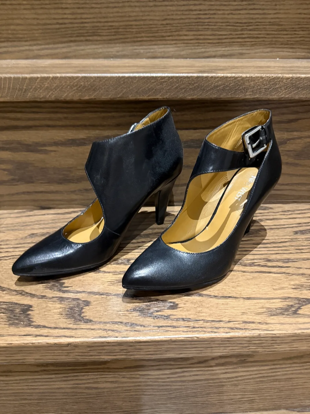 Black Heel Pointed Toe Shoe - Size 7 image indicator(2)