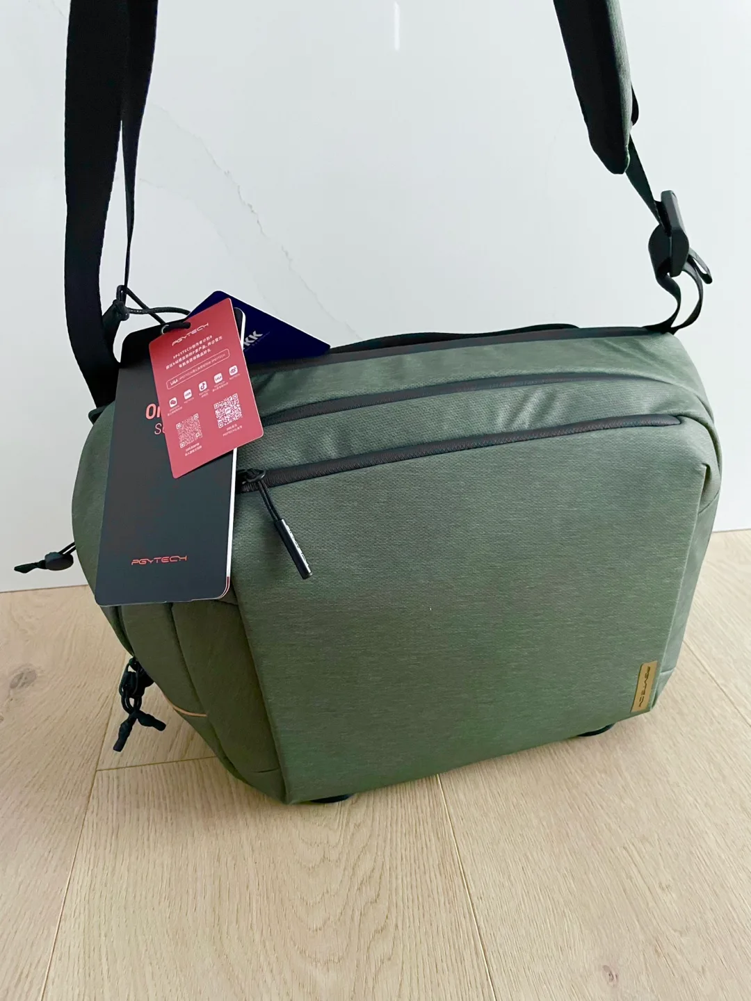 PGYTECH OneGo Solo V2 Camera Sling Bag, 10L. Green. New! thumbnail