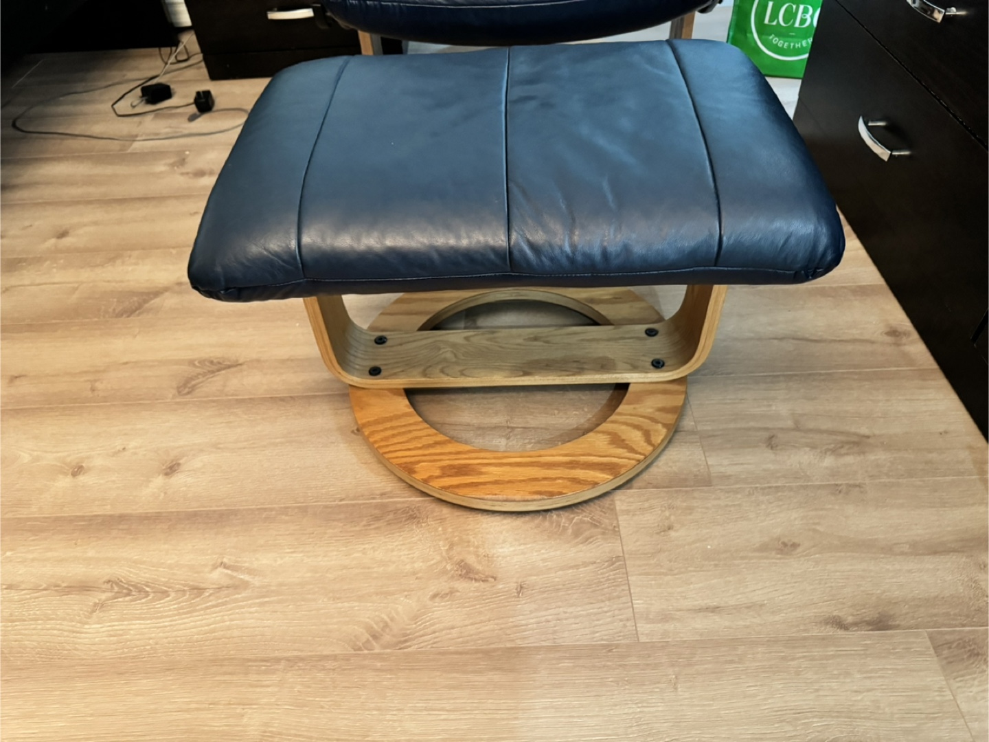 Reclining chair and foot rest - photo 3