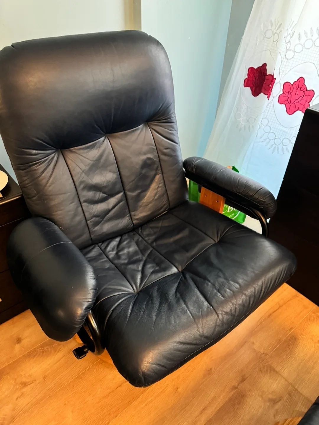 Reclining chair and foot rest image indicator(2)