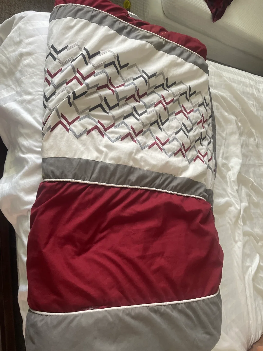 Comforter with Zigzag Pattern thumbnail