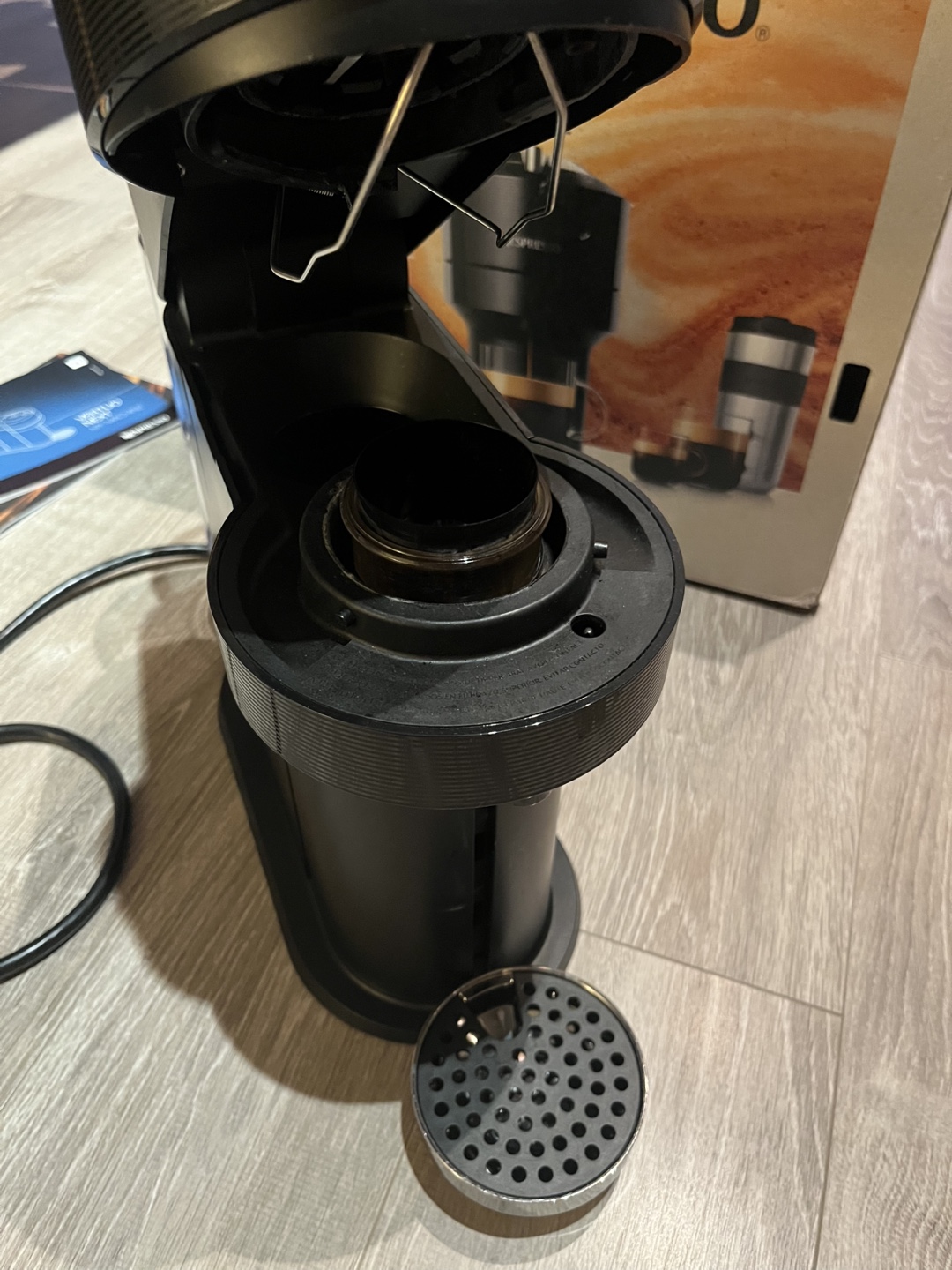 Nespresso Vertuo Next Coffee Machine - photo 3