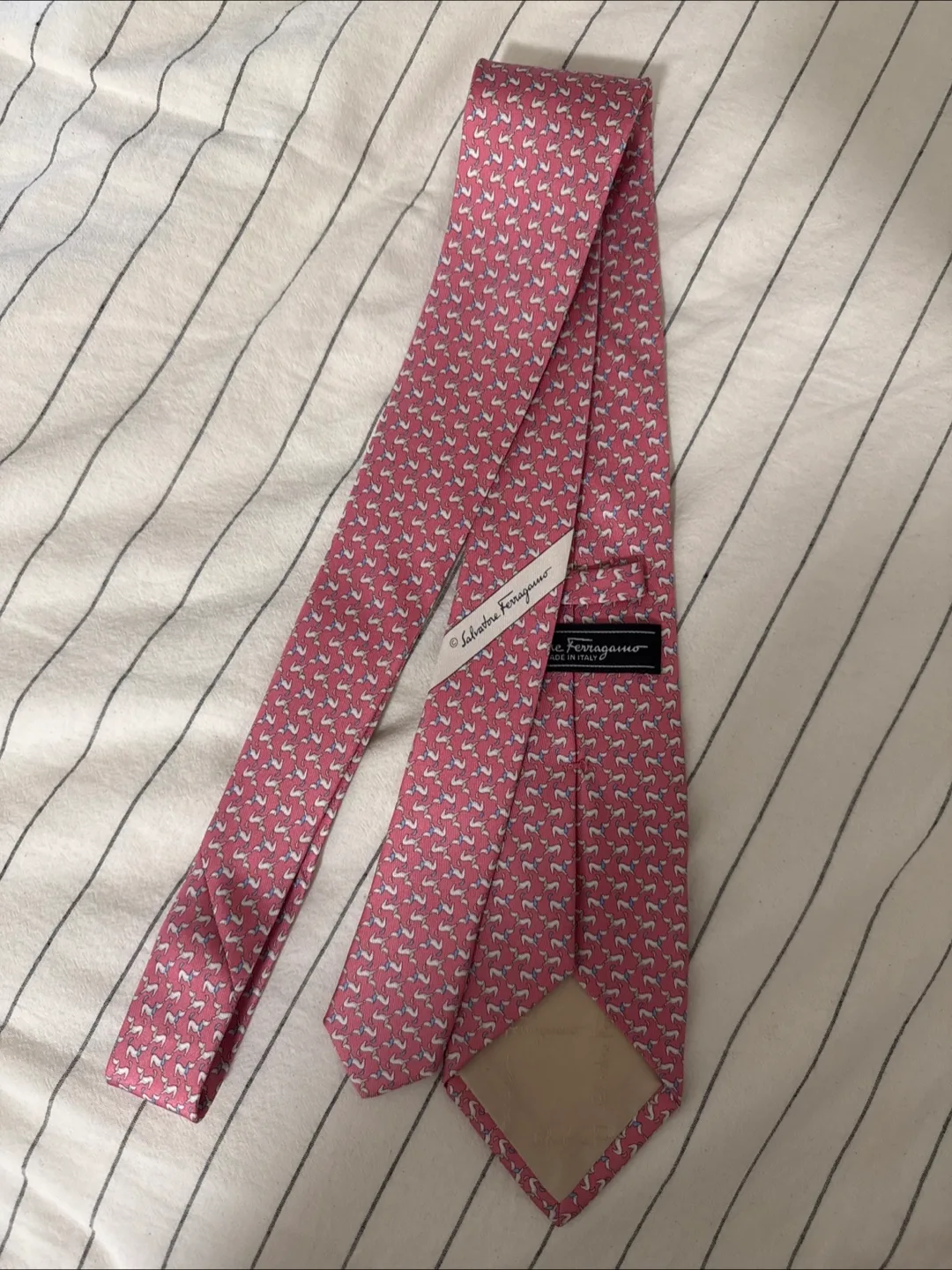Salvatore Ferragamo Pink Patterned Silk Tie image indicator(3)