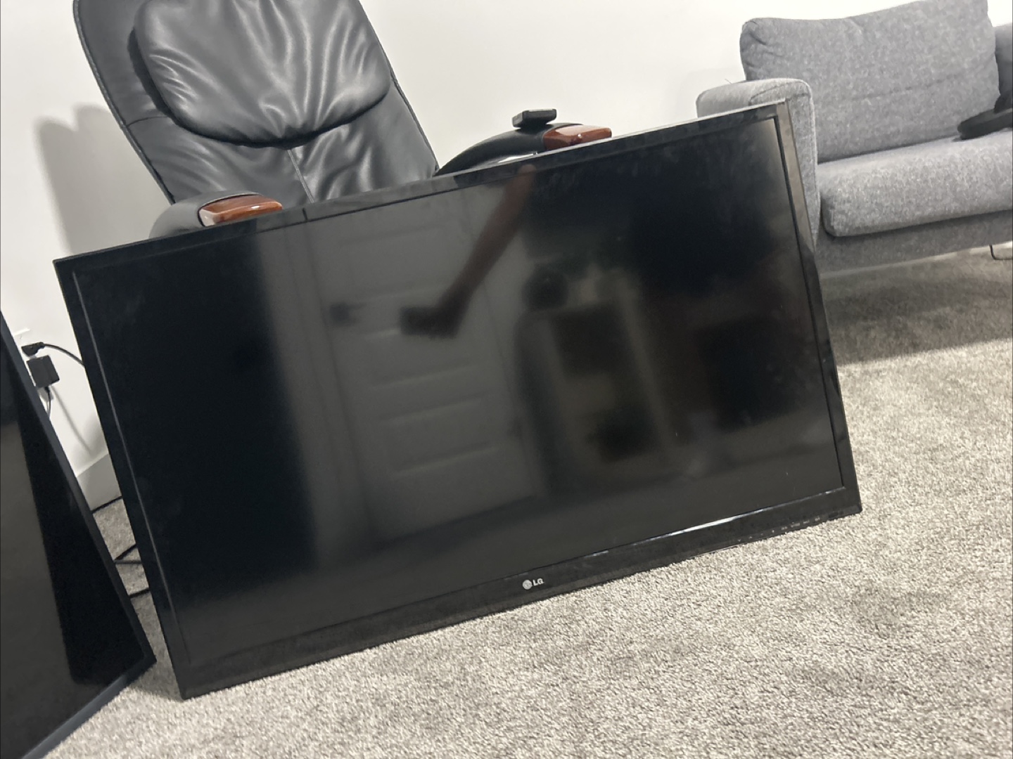 LG Flat Screen TV 42 inch 1080p hd