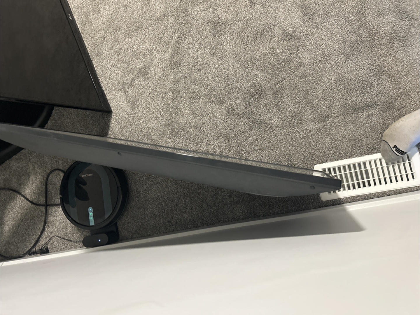 38 inch Flat Screen TV 4K UHD - photo 2