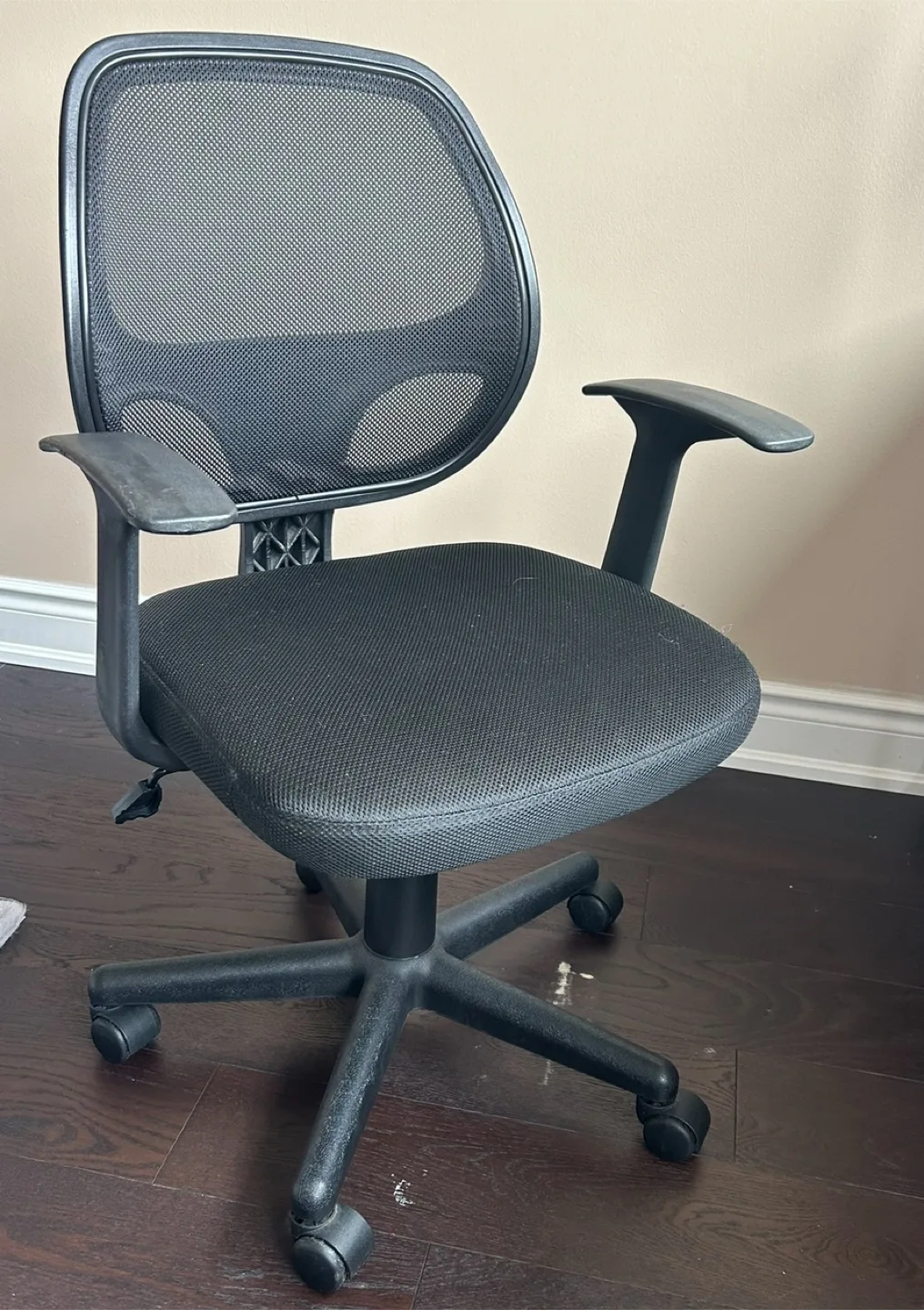 Black Office Chair *MOVING SALE* thumbnail