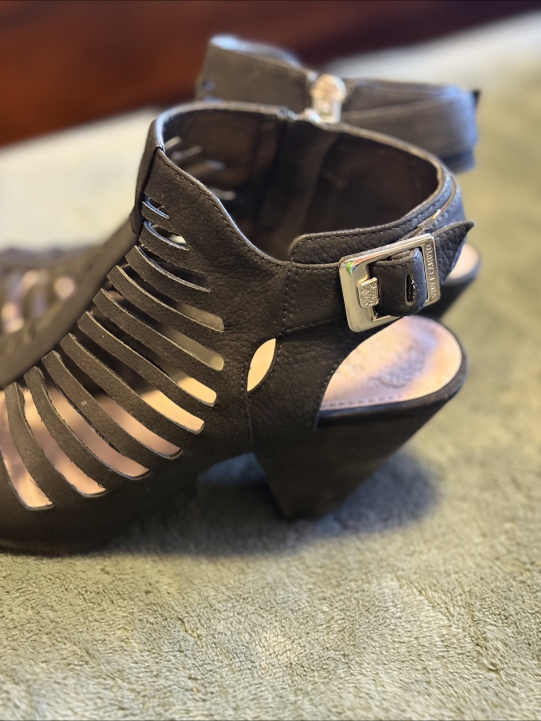 Black Cutout Heel Sandals - photo 3