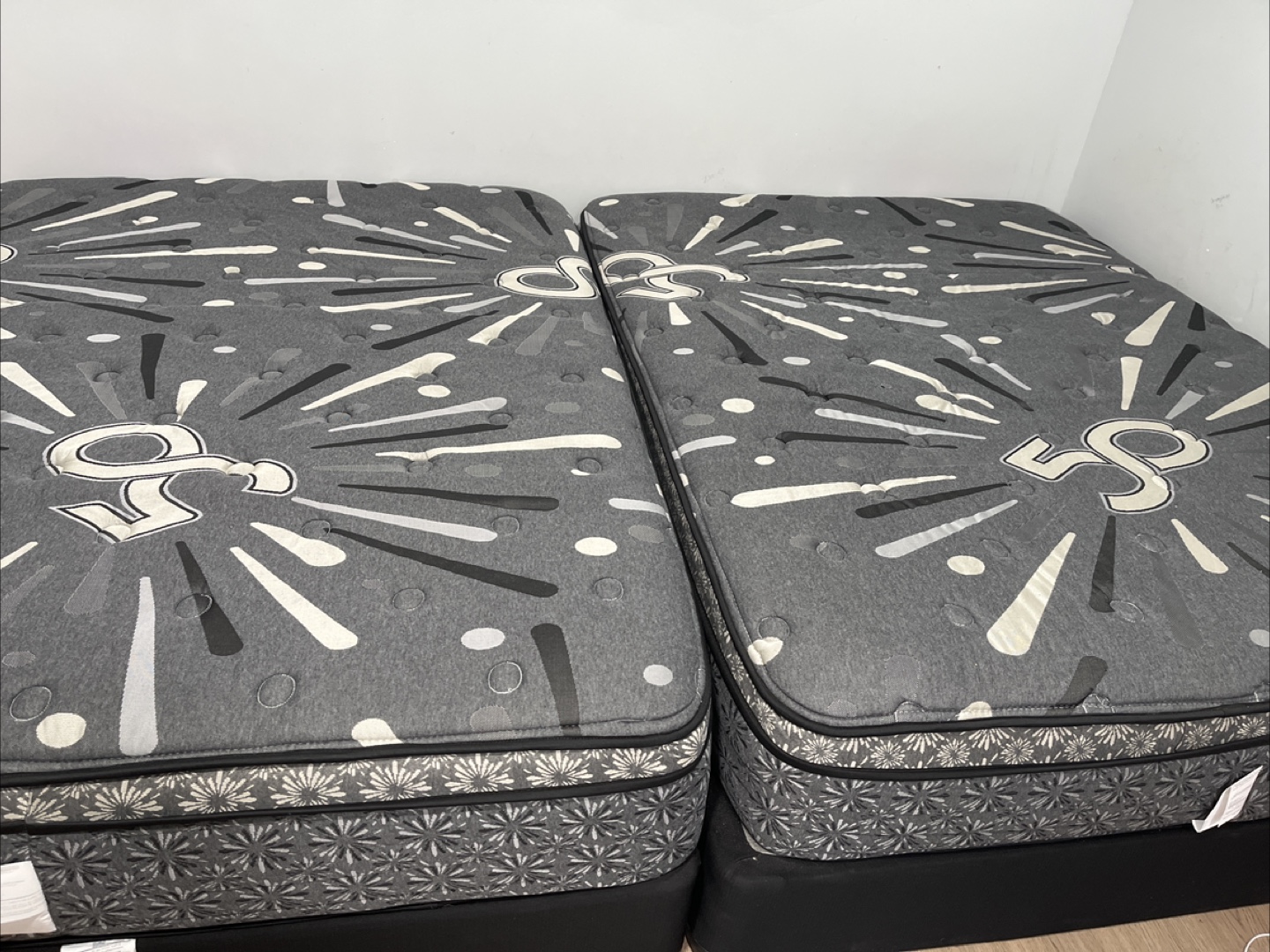 Queen Mattress with Grey Design - photo 3