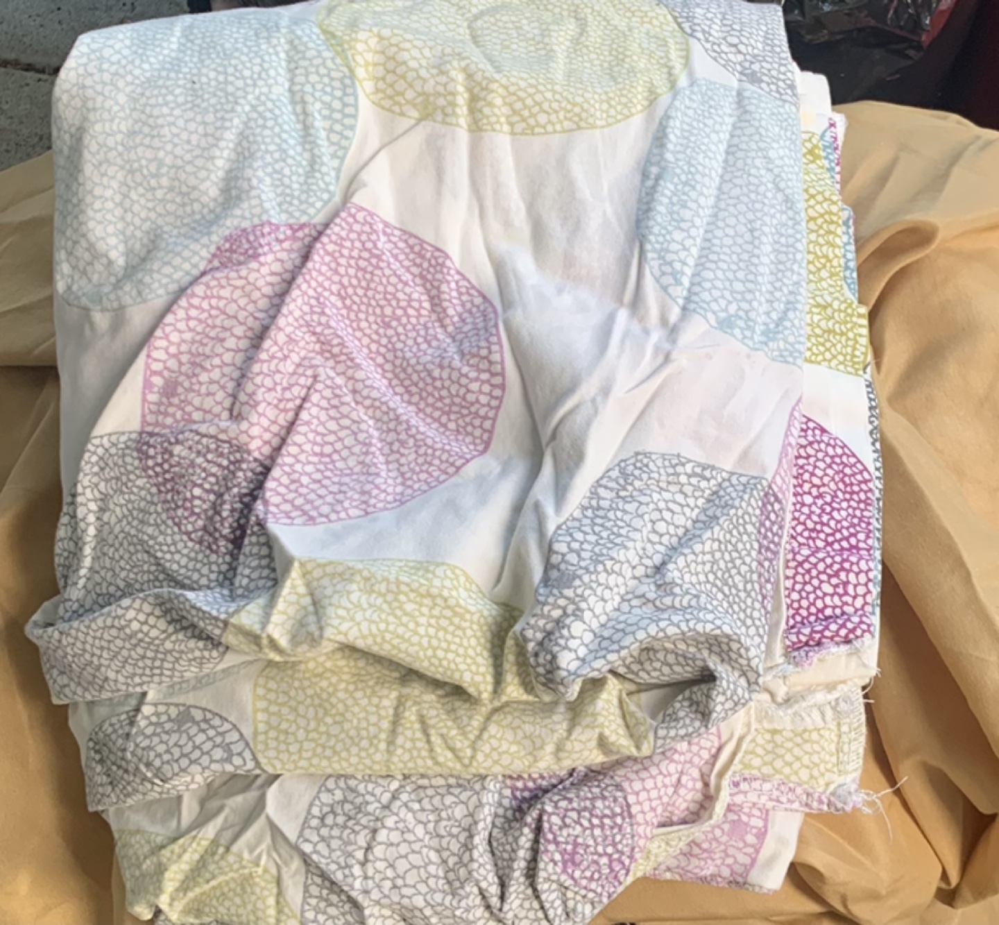 FREE Bedding, Towels, Kitchen Tea Towels etc - photo 2