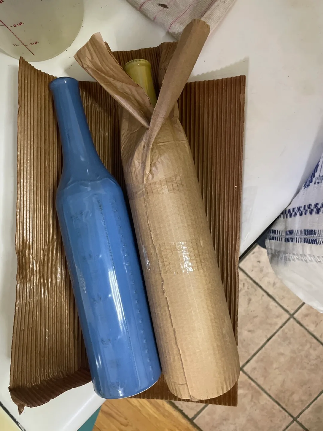 🏴‍☠️ Decorative Bottles with Cardboard and Paper Wrap image indicator(3)