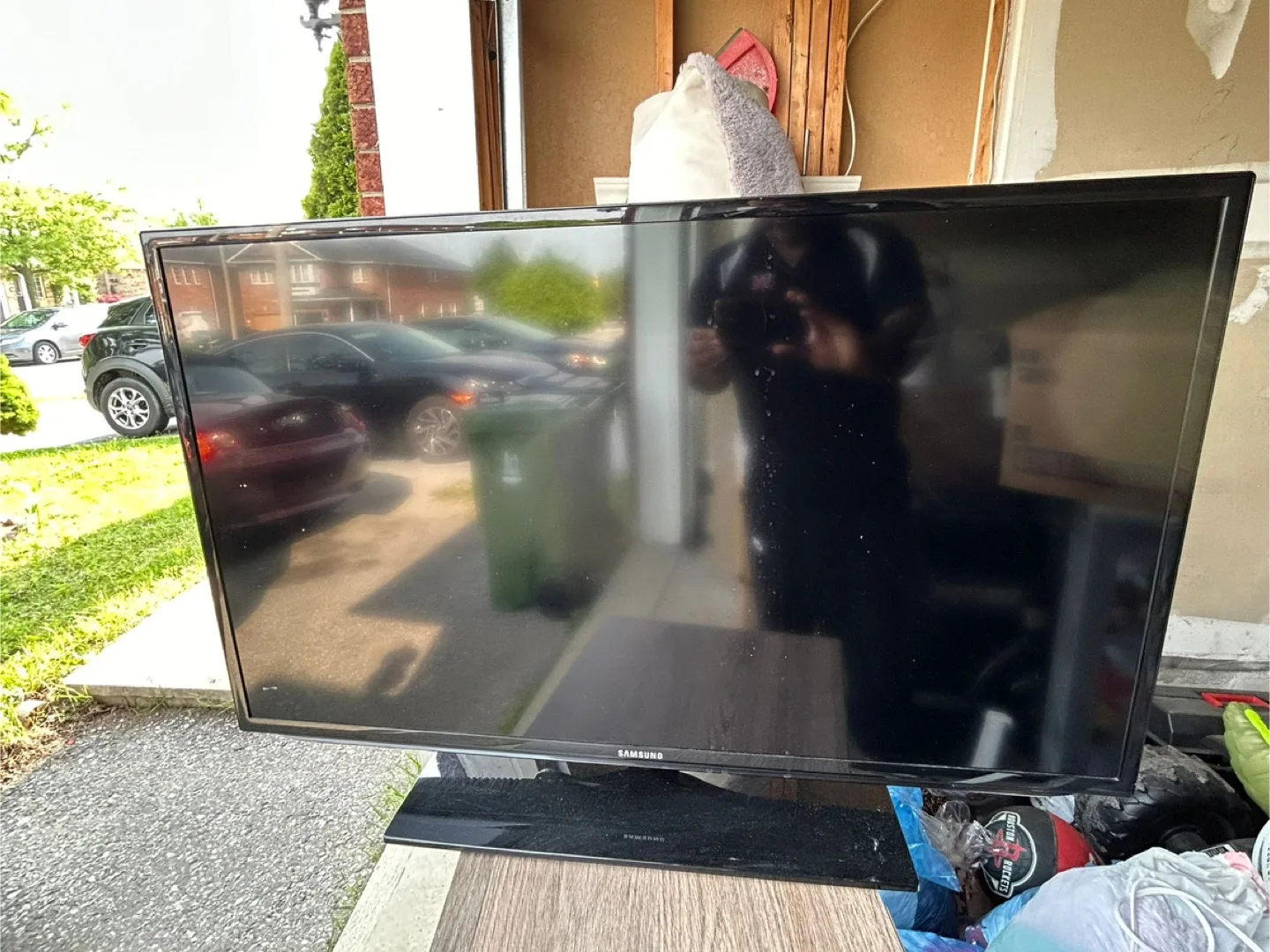Samsung TV - *MOVING SALE* thumbnail