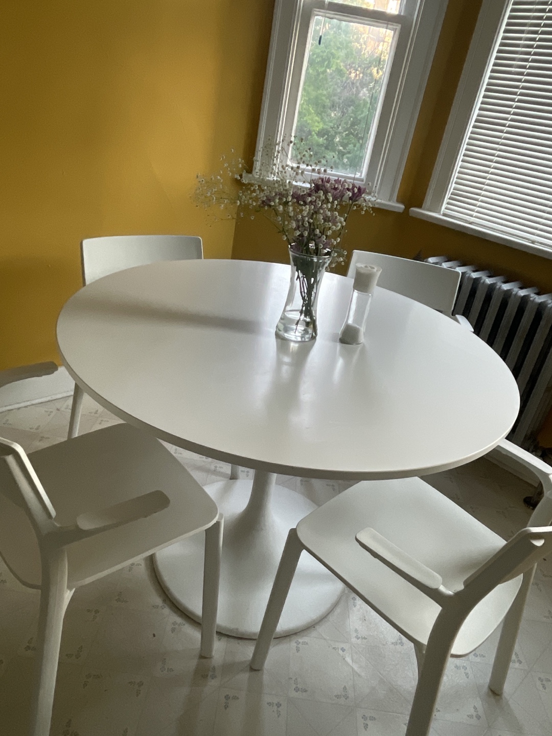 White Round Dining Table and Chairs - photo 4