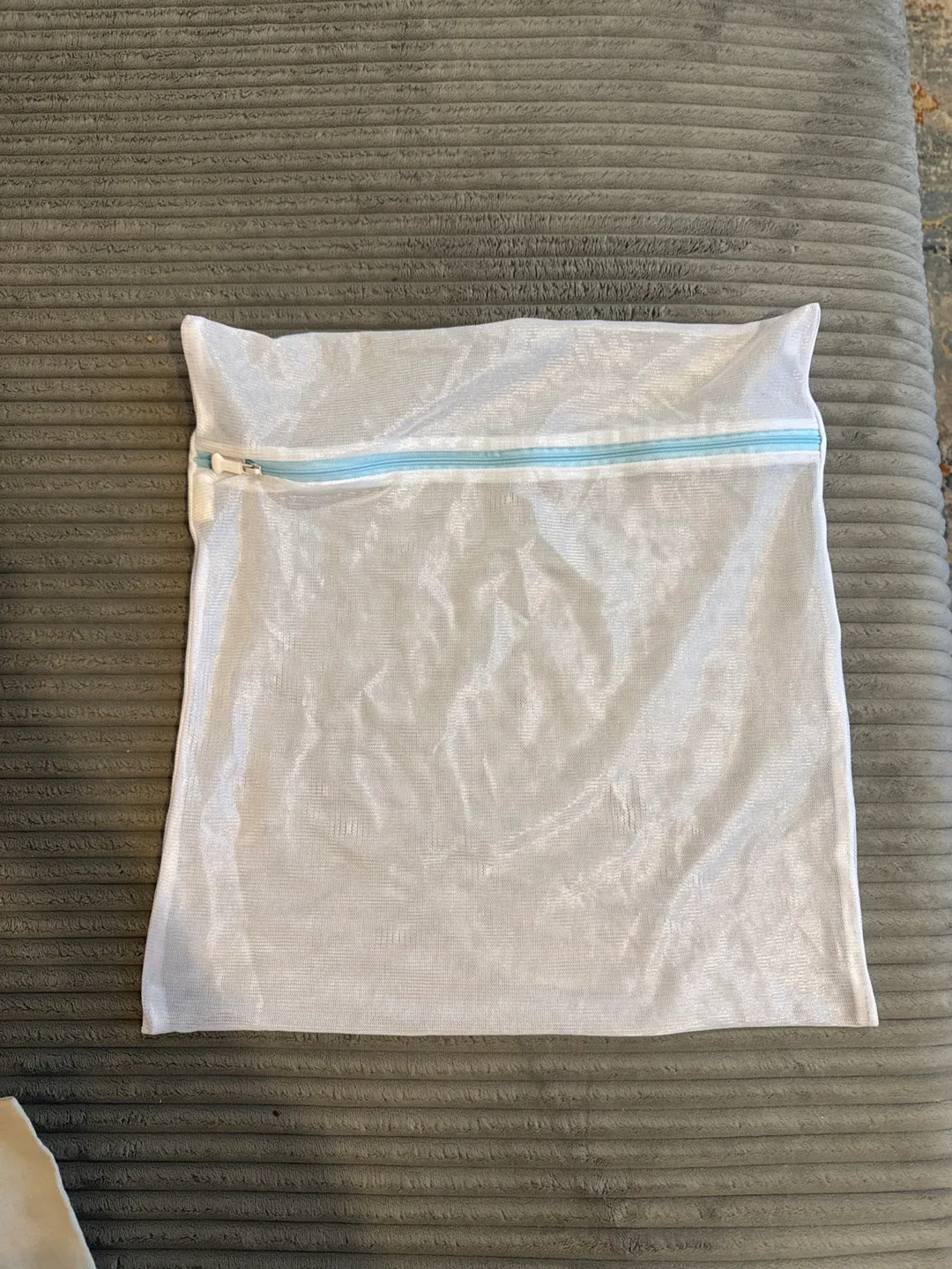 Mesh Laundry Bag with Zipper thumbnail