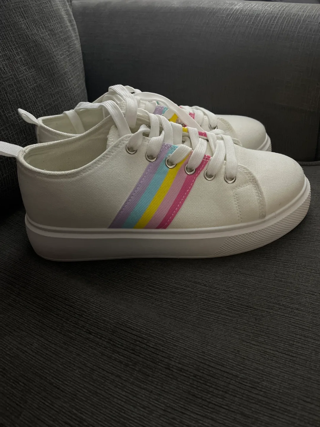 Ardene Shoes Size 7 Rainbow Stripes thumbnail