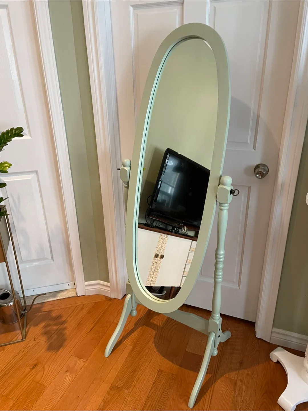 Solid Wood Standing Mirror thumbnail