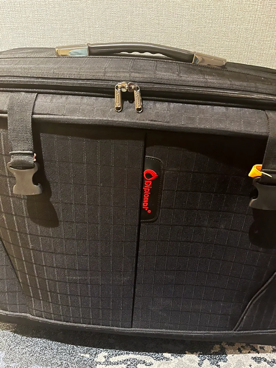 Diplomat Rolling Luggage thumbnail