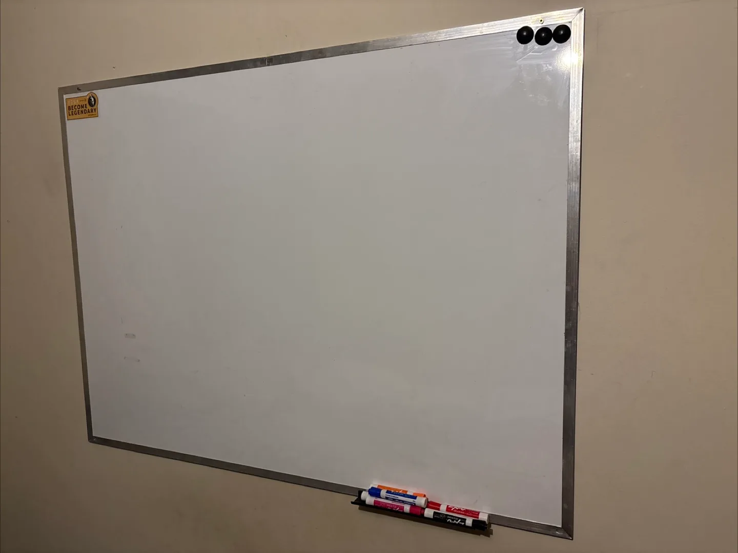 XL Whiteboard with Markers image indicator(2)