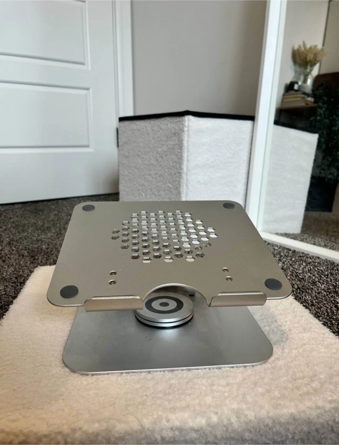 Adjustable Aluminum Laptop Stand thumbnail