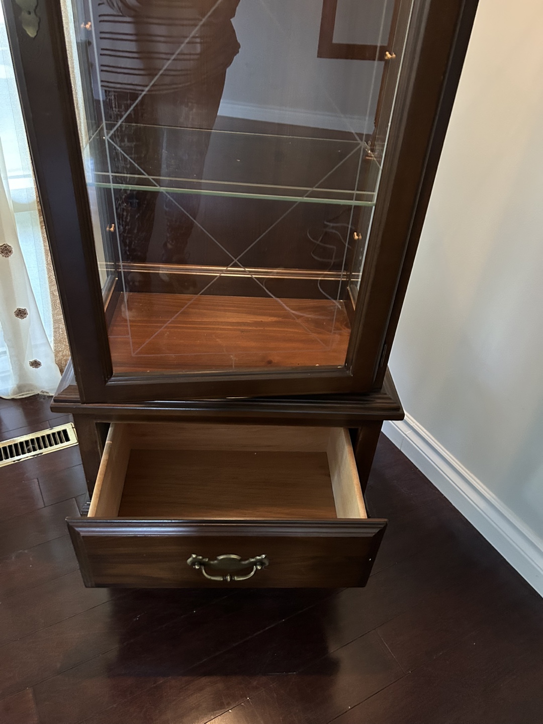 Solid wood, mahogany curio cabinet - photo 3