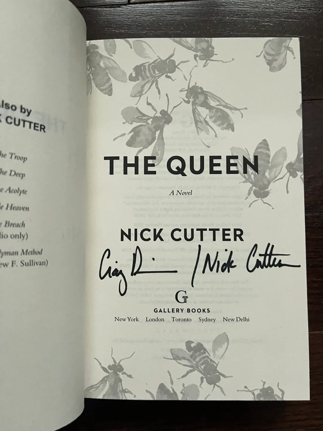 The Queen by Nick Cutter Book image indicator(2)