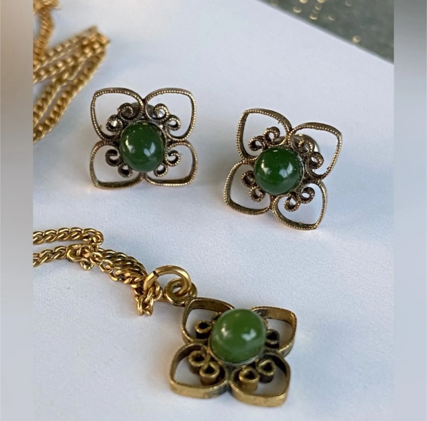 Vintage Genuine Jade Pendant & Chain – genuine 12K Gold Filled image indicator(4)