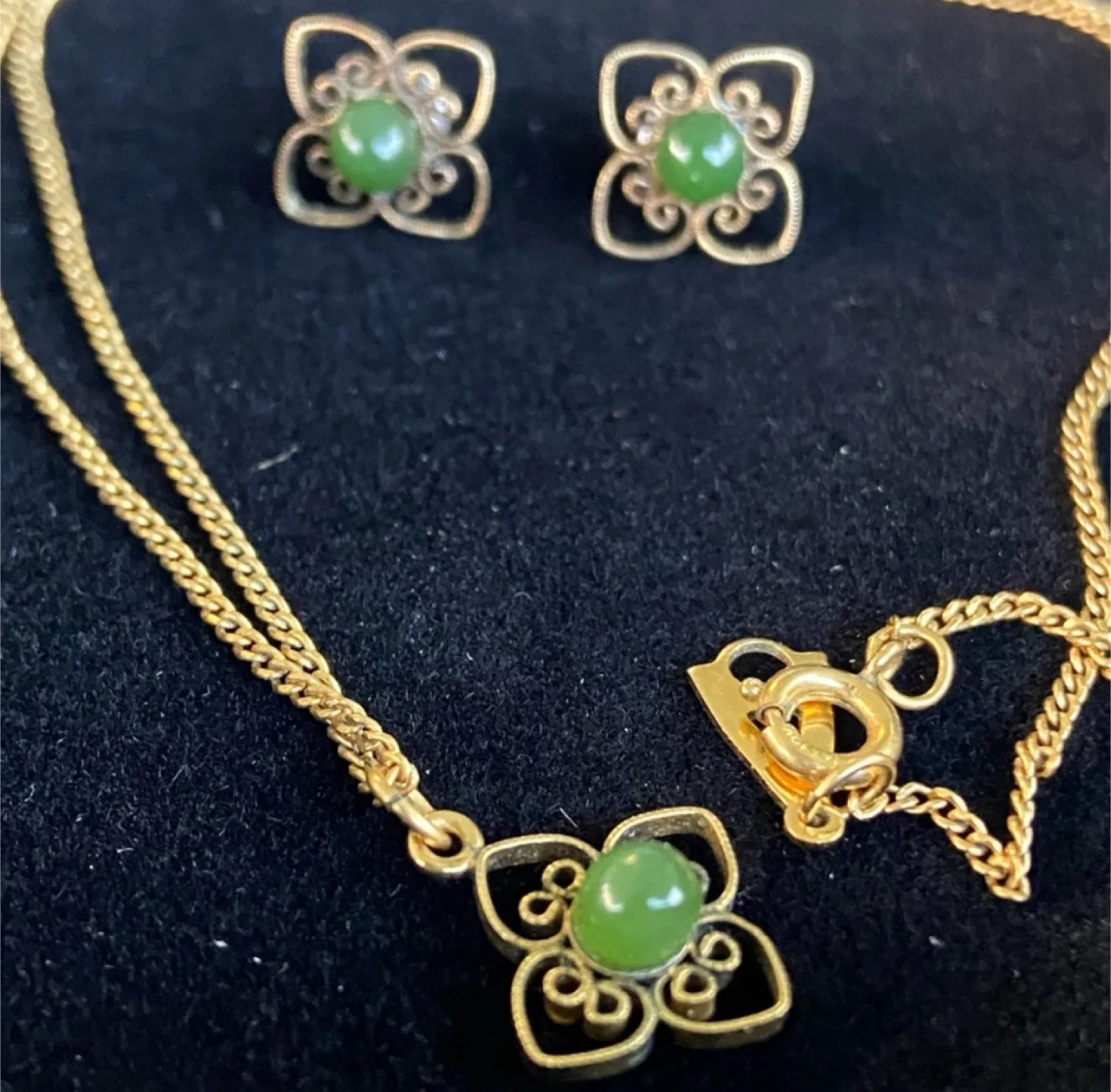 Vintage Genuine Jade Pendant & Chain – genuine 12K Gold Filled image indicator(3)