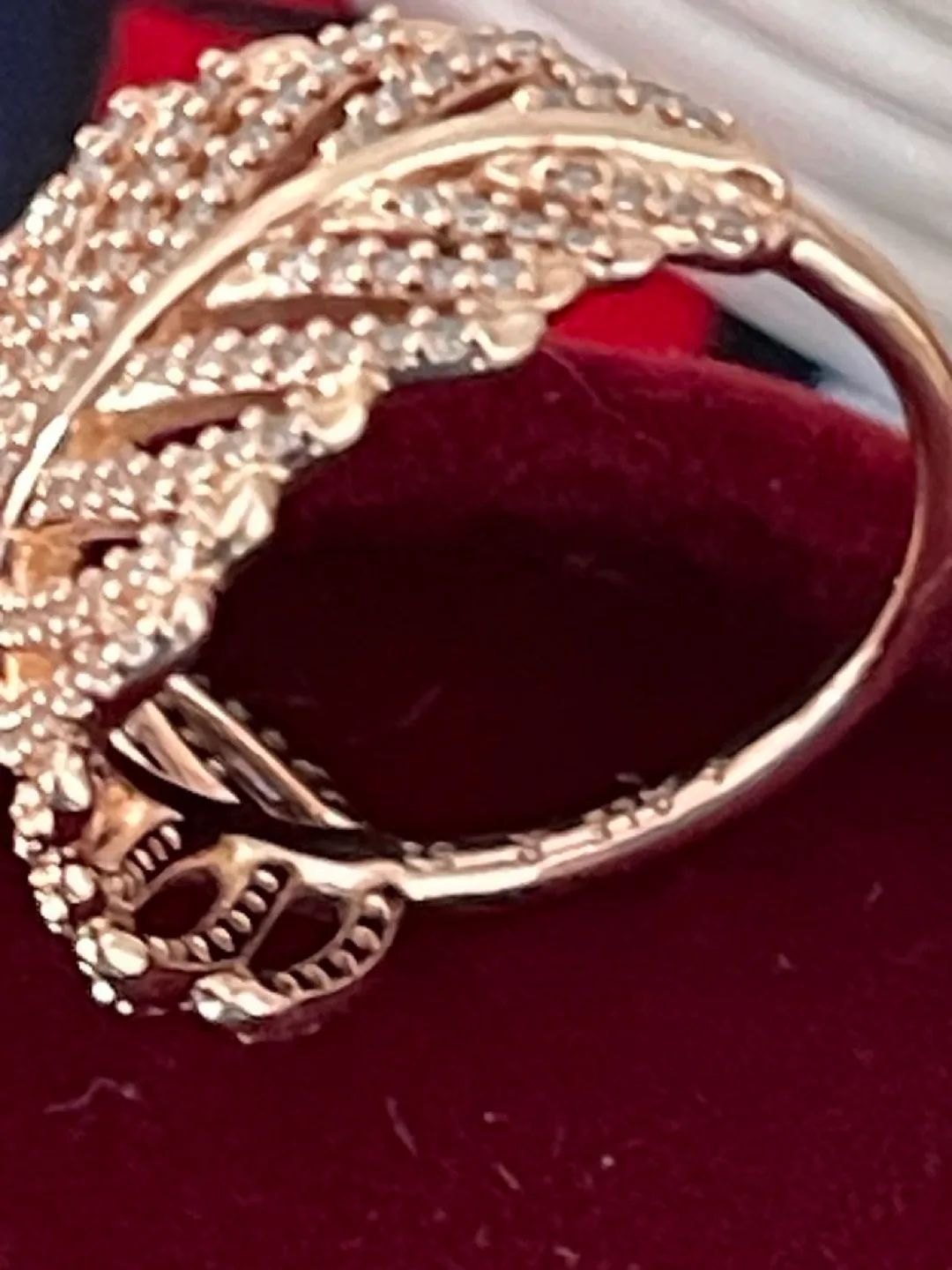 BNIB-💯% Authentic Rose Gold Shimmering Feather Ring size 6 (52) image indicator(2)