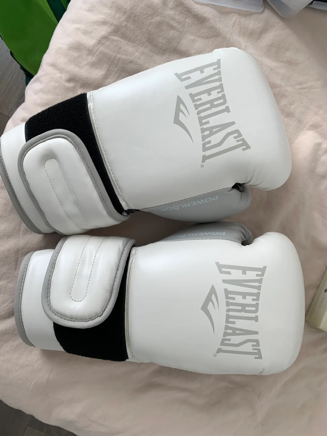 Everlast Powerlock Boxing Gloves thumbnail
