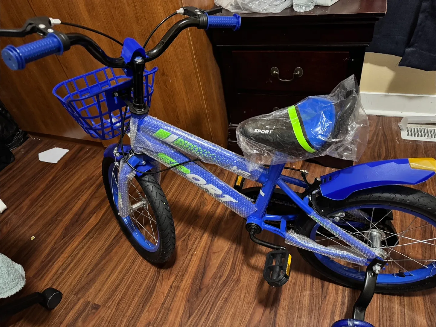 New kids 16” bike with light up training wheels image indicator(3)