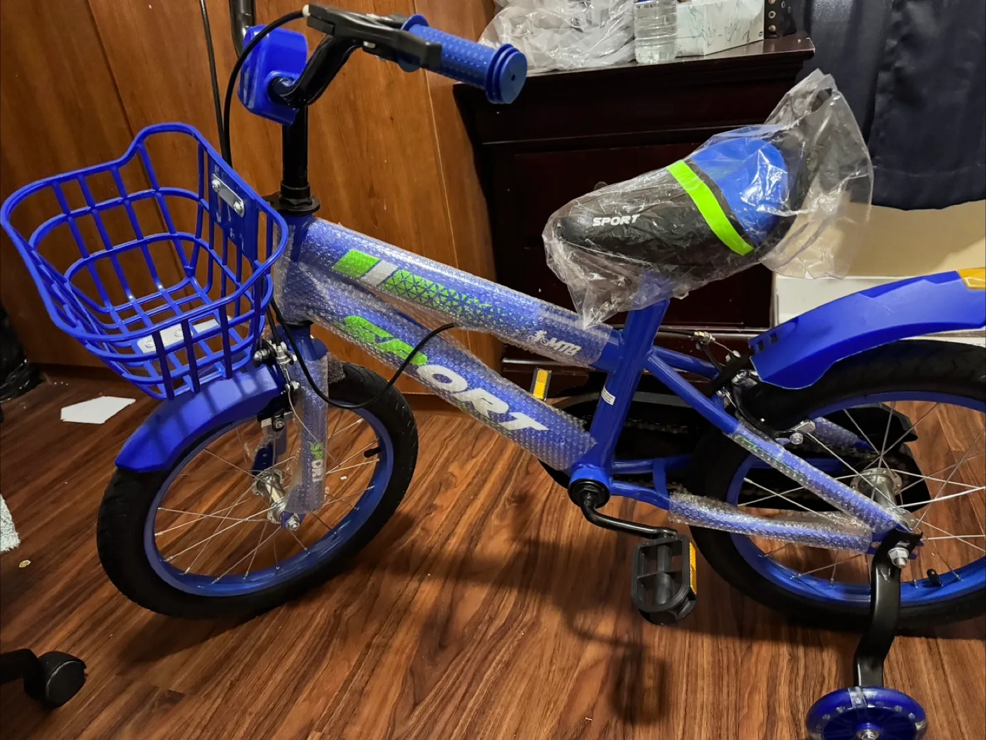 New kids 16” bike with light up training wheels image indicator(2)