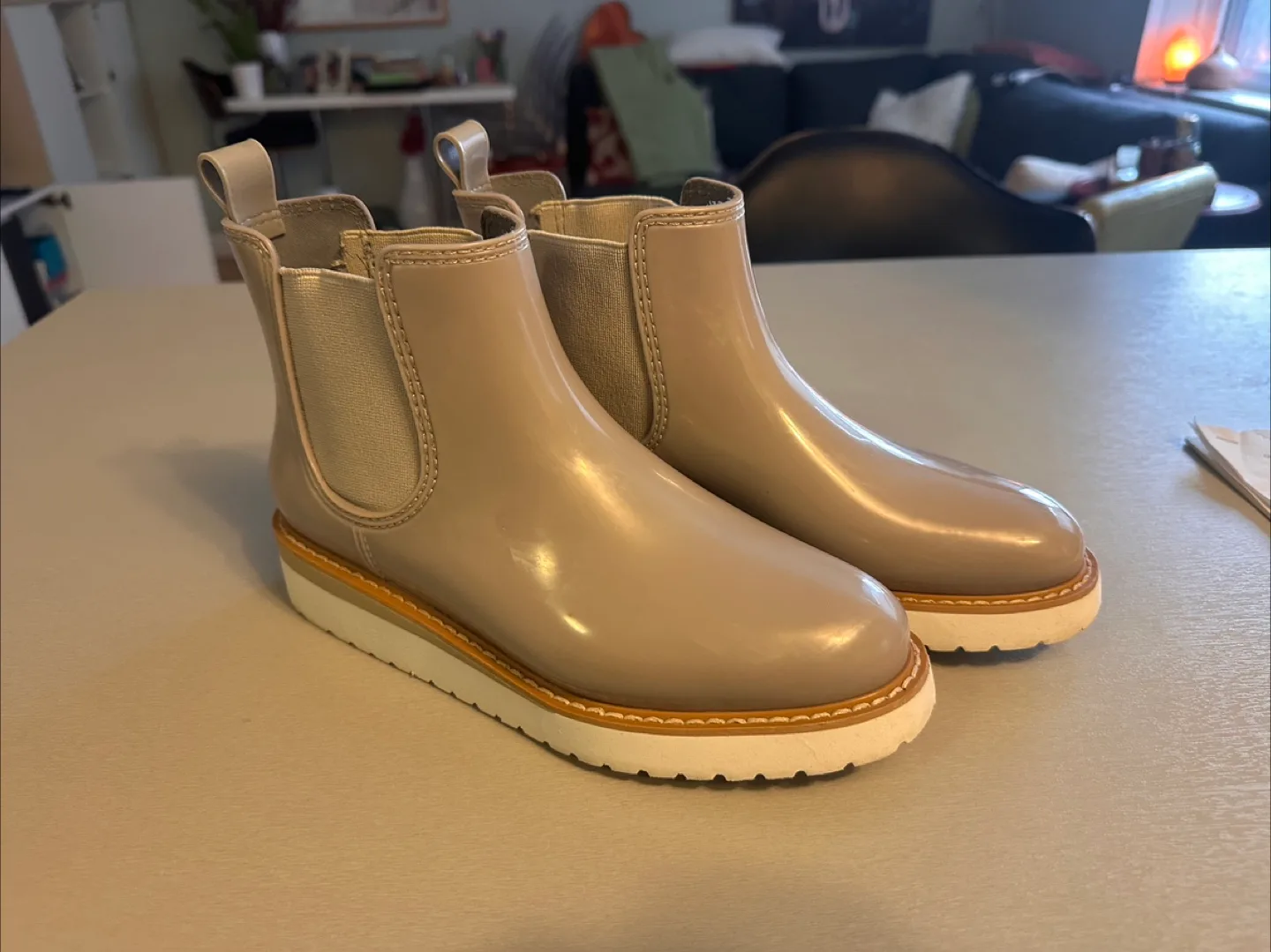 Women’s Cougar Rain Boots-Size 6 thumbnail